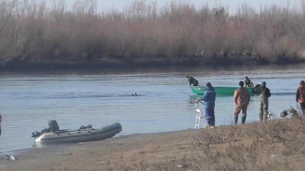 Очевидцы поделились историей спасения рыбака в Астраханской области