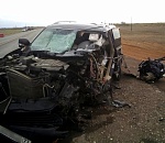 Москвич вдребезги разбил инфинити об экскаватор на астраханской трассе