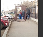 В Астрахани устанавливают неудобную и нелогичную остановку