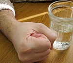 Трое сельчан, приехавшие в Астрахань со скуки, напились и избили горожанина для развлечения