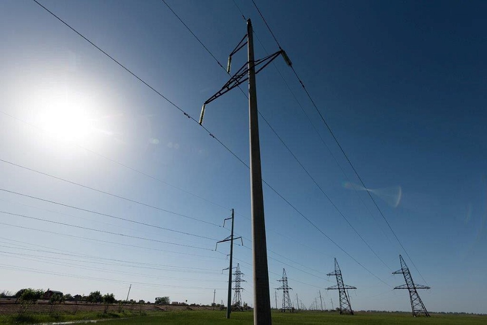 Астраханские энергетики готовят линии электропередачи к морозам