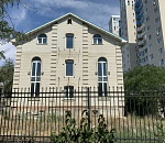 В центре Астрахани продают огромный особняк за баснословную сумму