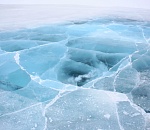 МЧС не рекомендует астраханцам выходить на лед: его толщина опасна 