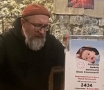 Магазины и бары Волгограда обклеили портретами девочки из Астрахани