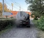 Утром в Астрахани автоцистерна сбила задним ходом женщину