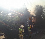 Неизвестный поджег здание, два жилых дома и гараж: подробности ЧП в Астрахани