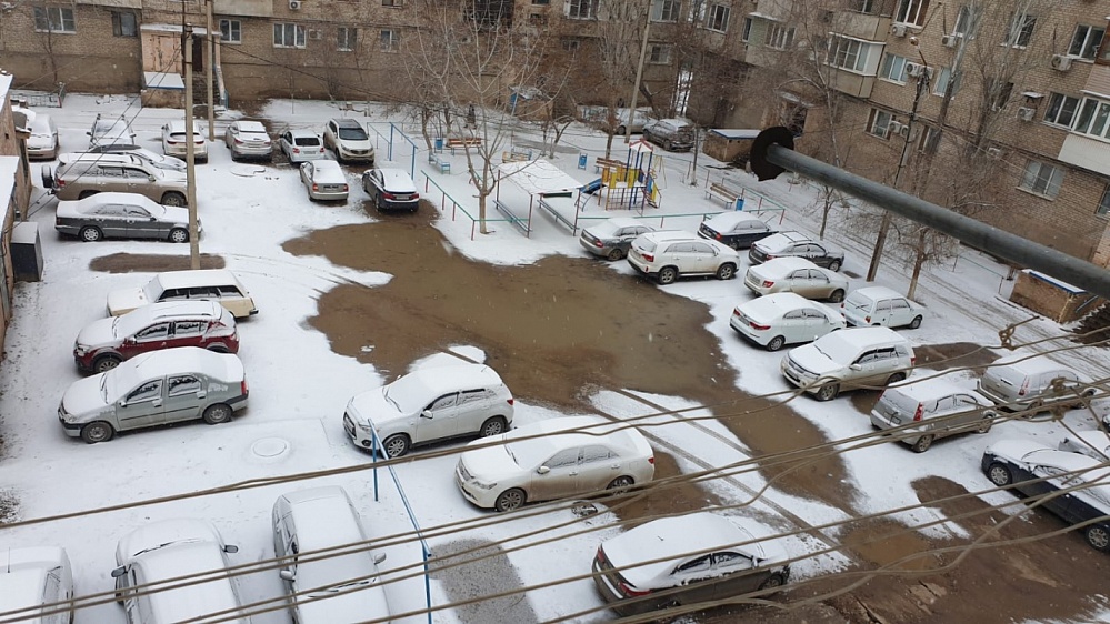 Астрахань заметает снегом