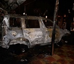 Ночью в Астрахани в частном дворе сгорел автомобиль