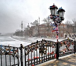 В Астрахани влюбленная парочка грозилась прыгнуть с Моста влюбленных