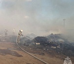 В Астраханской области на площади 800 кв. метров горит мусорный полигон 