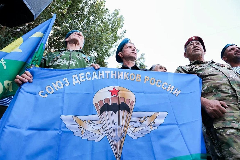 В День ВДВ в Астрахани вручили Ордена Мужества и медали «За отвагу»