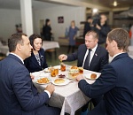 Областные депутаты отобедали в школьных столовых Астрахани