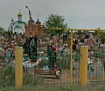 В Астрахани на кладбище неизвестные массово ломают ограды могил