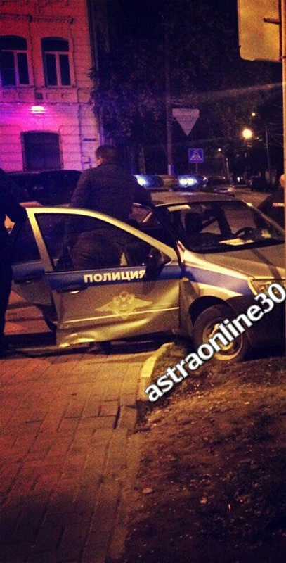 В Астрахани произошло ДТП с участием полицейского автомобиля