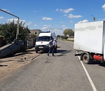 Под Астраханью в ДТП с перевернувшейся легковушкой пострадала молодая девушка