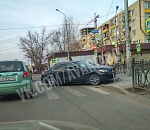 В Астрахани две дорогие машины не поделили дорогу