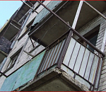 79-летняя астраханка упала с балкона, разбившись насмерть