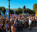 Двухтысячная толпа поддержала призыв лидера астраханских эсеров отправить правительство в отставку