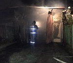 В Астрахани одномоментно сгорели жилой дом, гараж, баня и автомобиль