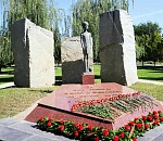 В АГТУ открыли реконструированный памятник погибшим в Великой Отечественной войне студентам и преподавателям