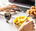 Астраханцы назвали свои самые вредные привычки