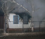 В Астрахани сгорели автомобиль и дачный домик