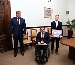 Астраханские участники Паралимпийских игр получили от Игоря Бабушкина по 100 и 300 тысяч рублей