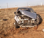 На астраханской трассе опрокинулись два автомобиля