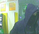 Внимание, розыск: полиция в Астрахани ищет мужчину, раскурочившего банкомат