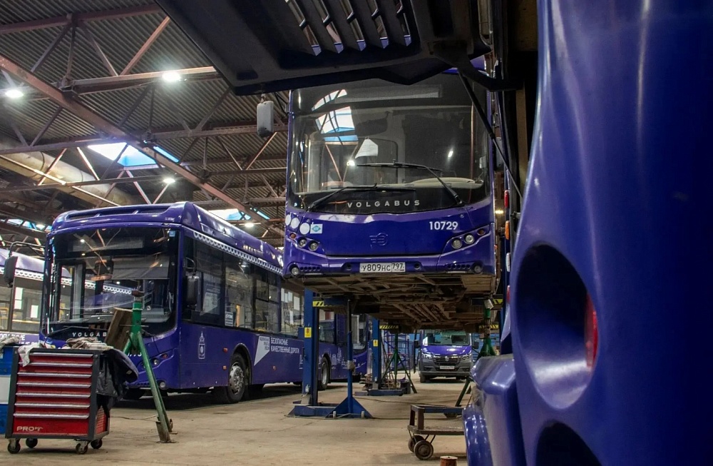 Из-за морозов на автобусном предприятии Астрахани работают в усиленном режиме