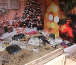 Под стенами астраханского Кремля бомжи устроили ночлежку