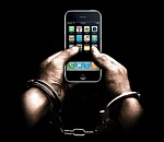 Экс-бойфренд астраханки решил отомстить сопернику и украл у него телефон