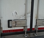 В Астрахани велосипедист протаранил припаркованный грузовик