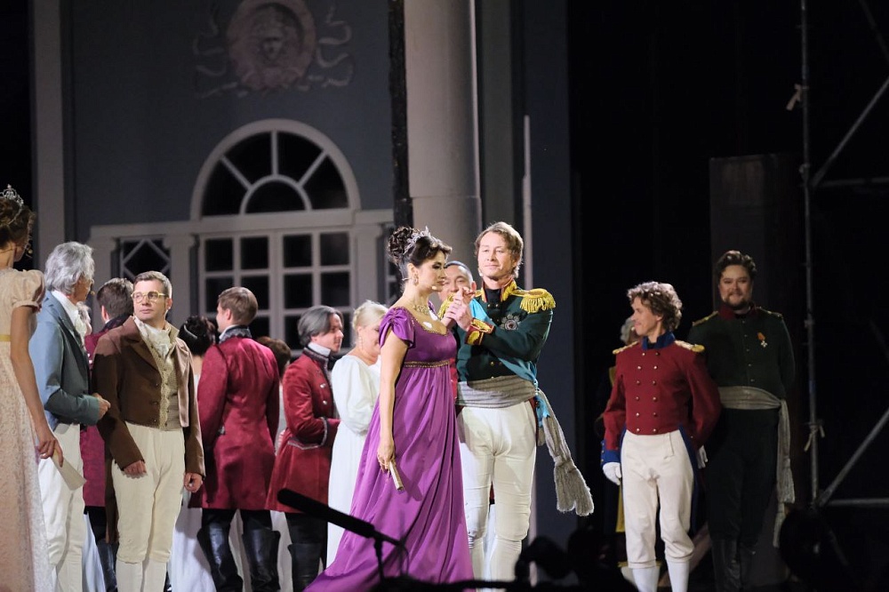 Более 2000 зрителей стали свидетелями грандиозной премьеры в Астраханском кремле