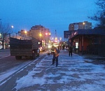 Астраханские коммунальщики борются с гололедицей