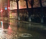 В центре Астрахани затопило улицу Калинина