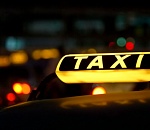 В Астрахани парочка врезалась в столб на угнанном такси