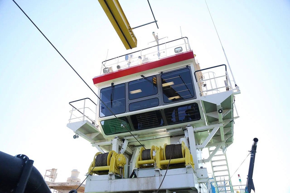 Астрахань передала Государственной транспортной лизинговой компании первый инновационный земснаряд серии 93.159