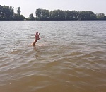 Астраханец едва не утонул в Волге возле Гранд Отеля