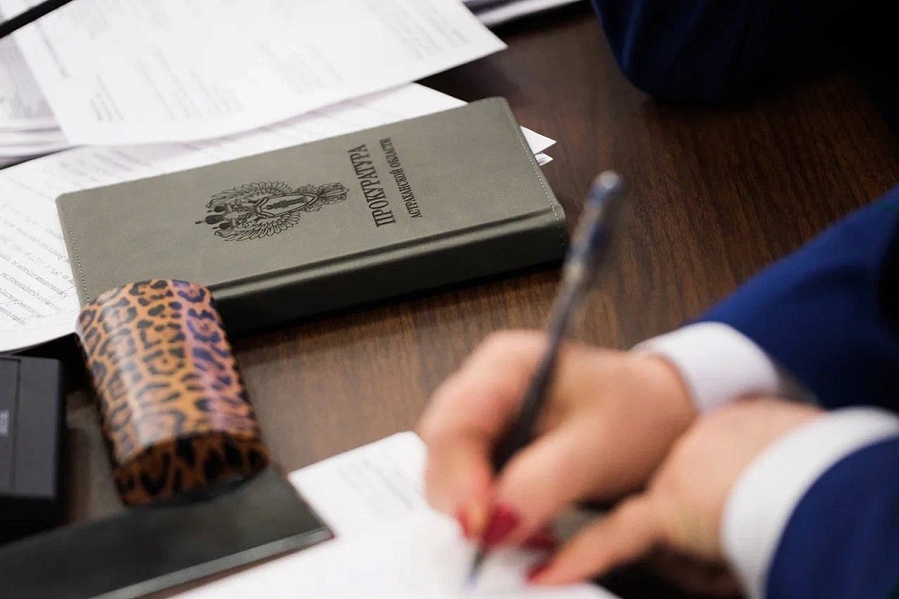 Астраханка украла у знакомой деньги на погребение сына, погибшего на СВО