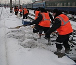 Опубликовано видео застрявшего в сугробе поезда Астрахань-Москва