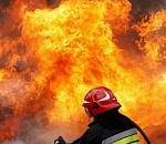 Крупный пожар в Астрахани: сгорели дом, гараж и три автомобиля