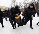В Москве и Санкт-Петербурге прошли несогласованные марши. Есть задержанные 