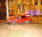 Астраханец, уходя от полицейской погони, врезался в столб