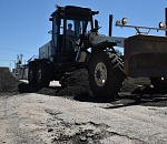 В Астрахани начали выравнивать проблемный проезд в АЦКК