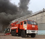 Пожар в таксомоторном парке уничтожил гараж, автобусы и автомобили