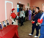 В астраханской школе установили парту Героев