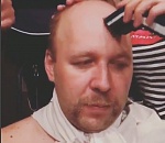 Астраханец после проигрыша российской сборной по футболу побрился и сбрил усы надежды