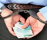 Бывшего сотрудника администрации Астрахани подозревают в получении взяток от владельцев кафе