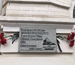 Памяти военных медиков: мемориальную доску в честь эвакогоспиталя открыли в Астрахани